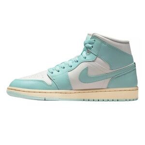 Air Jordan 1 Mid, Size 7 women’s